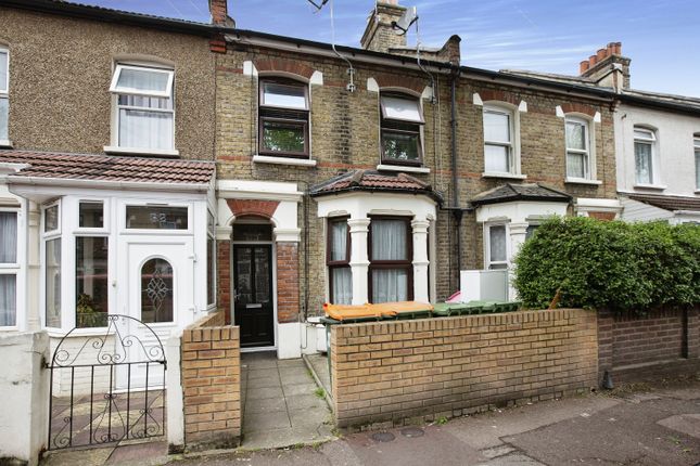 Thumbnail Flat to rent in Creighton Avenue, London