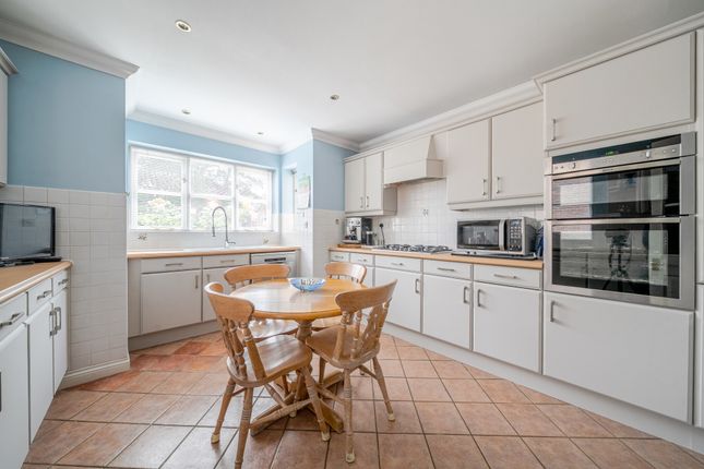 17, Charters Way, Sunningdale photo 4