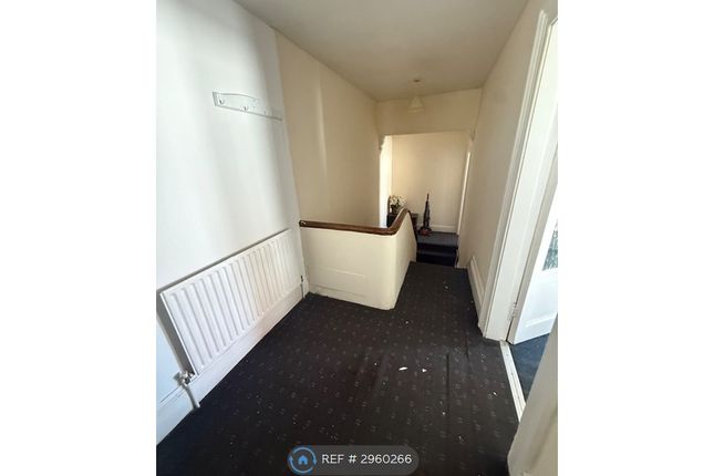 Flat, Princes Avenue, Grimsby photo 3