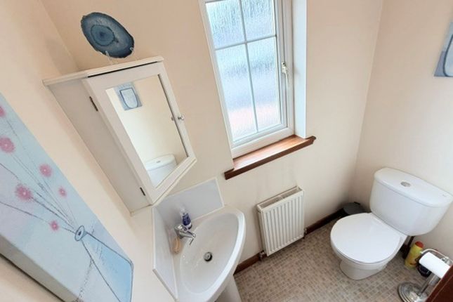 7 Leven Valley Gardens, Glenrothes photo 3