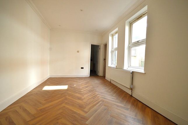 1, St Margarets Avenue, London photo 4