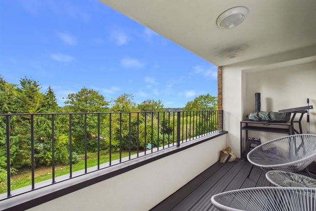 Flat 5 East Cliff House, 5, Highland Road, Purley photo 3