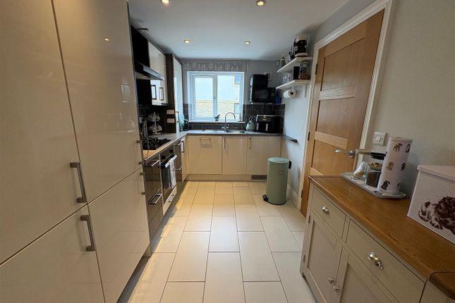5, Soaper Court, Bradford photo 2