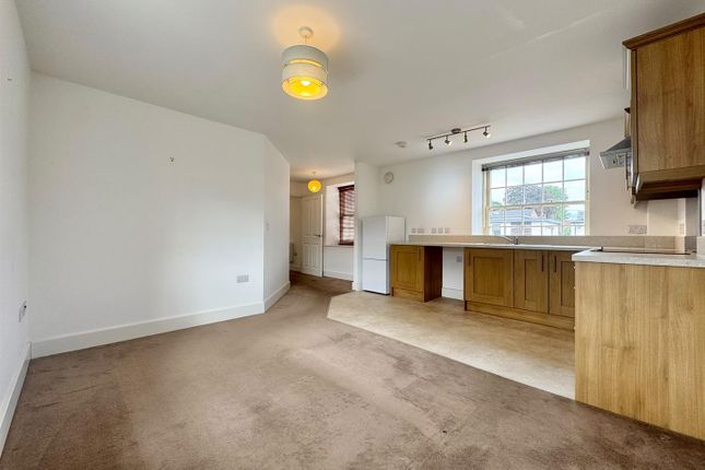 Flat 3, 4 Perreyman Square, Tiverton photo 4