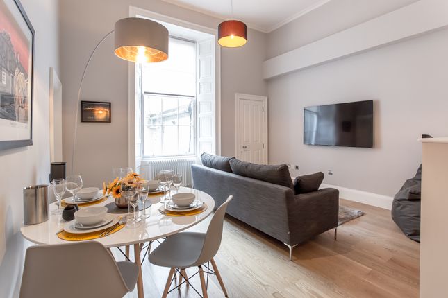 Flat to rent in York Place, New Town, Edinburgh