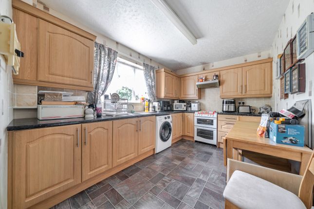22, Cotmandene Crescent, Orpington photo 2