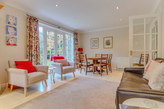 6 Holt Drive, Leicester photo 4