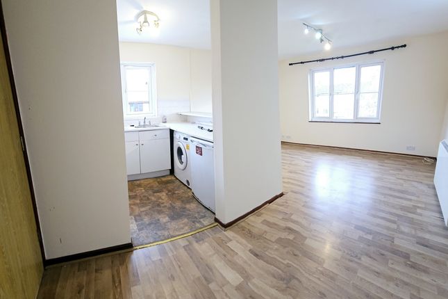 Thumbnail Flat for sale in Lowry Crescent, Mitcham, Surrey