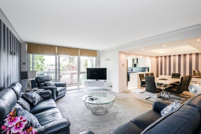 Thumbnail Flat for sale in The Bowls, Chigwell