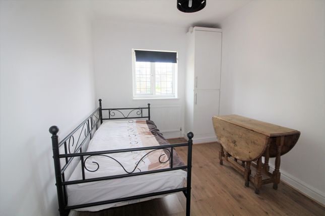 130a, Percival Road, Enfield photo 5