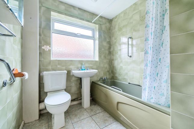 Bungalow for sale in Clovelly Way, Bedford