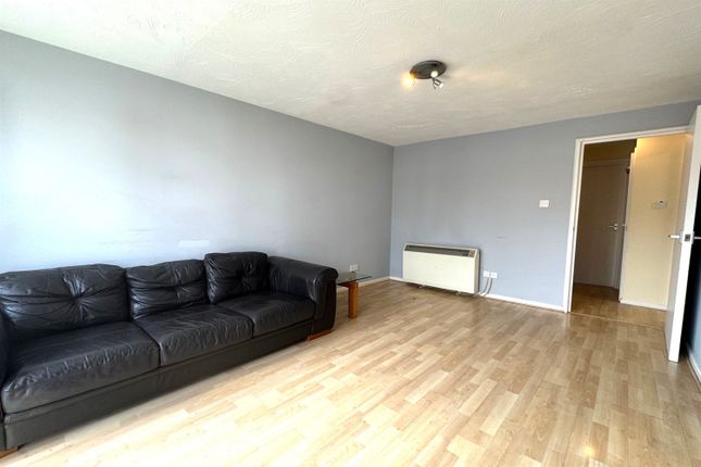 11 Felixstowe Court, Galleons Lock, London photo 3