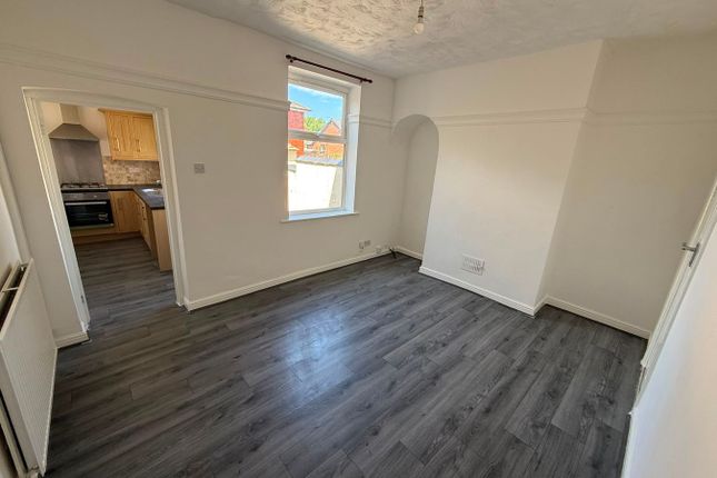 305, Dumers Lane, Manchester photo 3