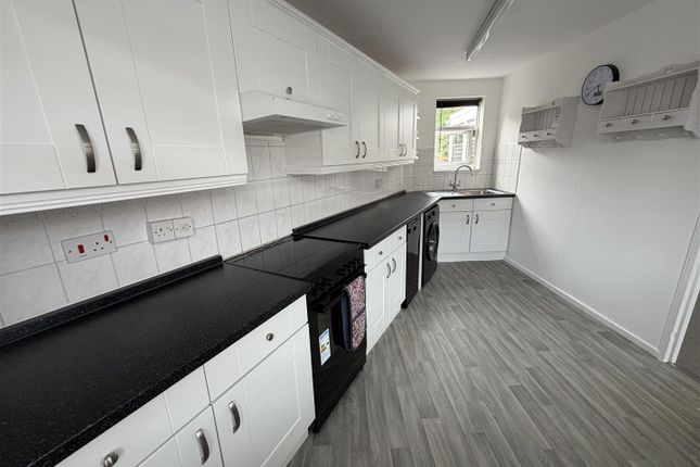 18, Newteswell Drive, Waltham Abbey photo 3