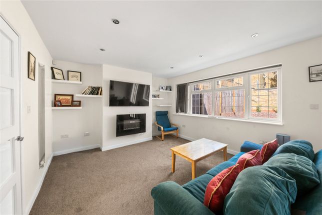 4, Lovett Road, Uxbridge photo 3