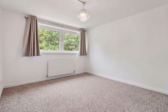 58 Trafalgar Drive, Walton-On-Thames photo 4