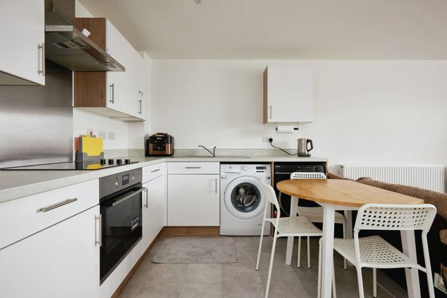11, Preston Crescent, Wiltshire photo 4
