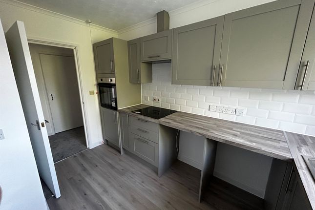 Flat 42, Cloverdale Court, Anning Road, Lyme Regis photo 4