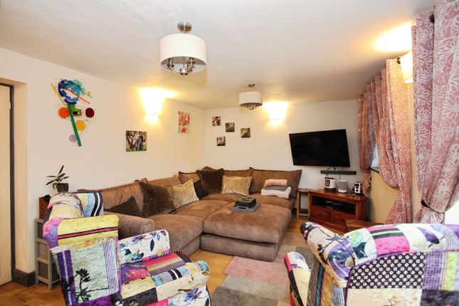 13, Harrison Way, Lydney photo 3
