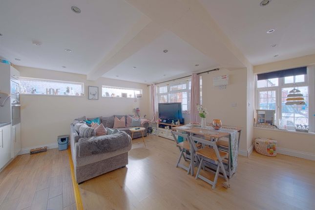 1B, Belmont Vale, Maidenhead photo 2