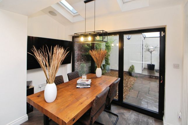 65, Woolley Lane, Hyde photo 4