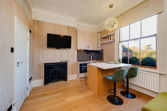 Flat 5, 33, Mapesbury Road, London photo 2