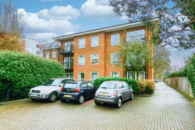2-bed flat on 204, West Hill, London, £425,000