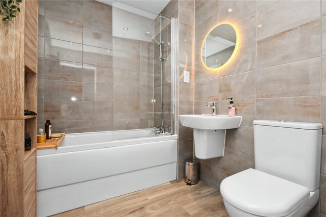 33, Meadow Drive, Leeds photo 4