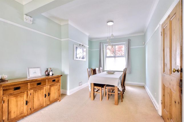 142 Station Road photo 4