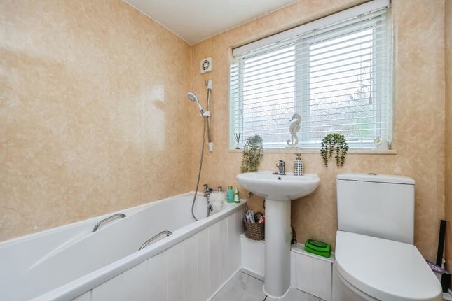 15, Farm Close, Derbyshire photo 3