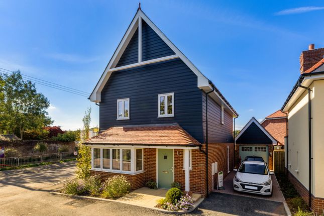 Home 1, Sumners Fields, Horsham photo 2