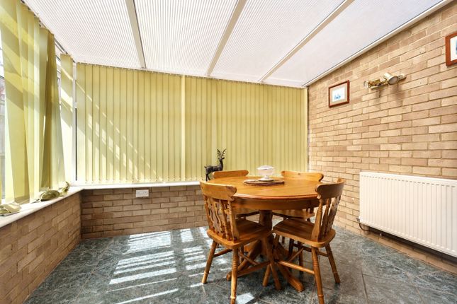 48, Mirfield Road, Witney photo 4