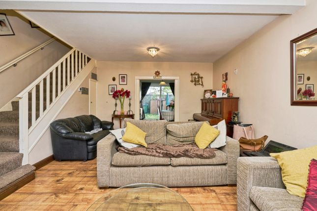 18, Hotham Close, West Molesey photo 4