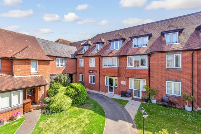 Cedar Court, Woodbury Lane, Tenterden photo 2