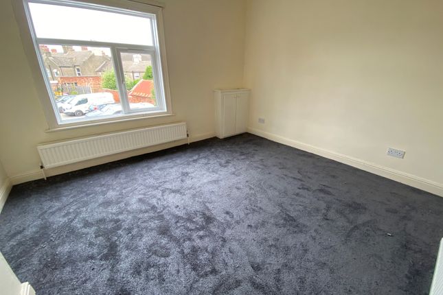 Flat 6B, Hall Croft, Shepshed photo 2