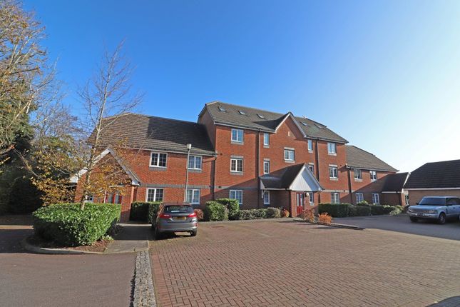Thumbnail Flat to rent in Tilers Close, Merstham, Redhill