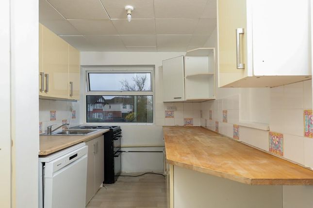 63 Langdale Gardens, Reading photo 2