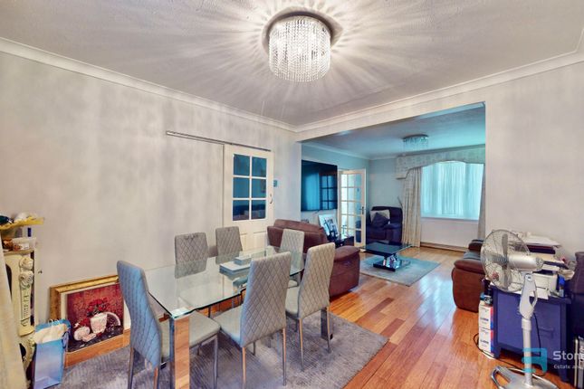 3 Woodshire Road, Dagenham photo 4