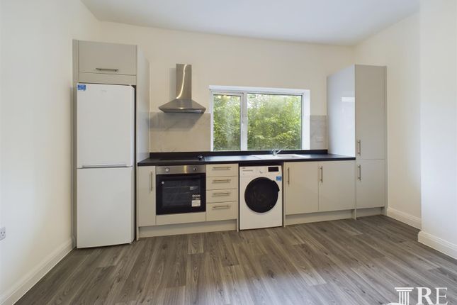 14A, Connaught Road, London photo 3