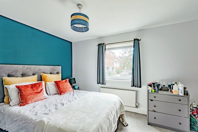 2-bed flat on Flat 34, Burlescombe House, 29, Burrage Road, Redhill, £250,000