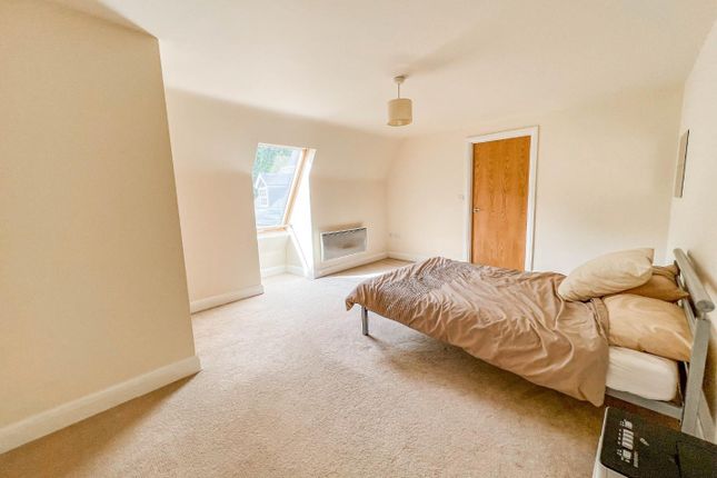 Flat for sale in Stoneleigh Road, Gibbett Hill, Coventry