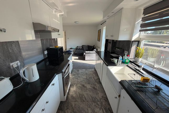 Flat 27, Villiers Road, Watford photo 2