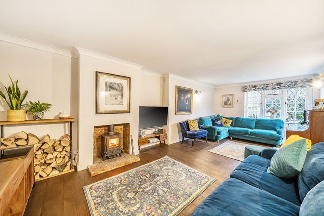 9, Bourne Grove, Lower Bourne, Farnham photo 2