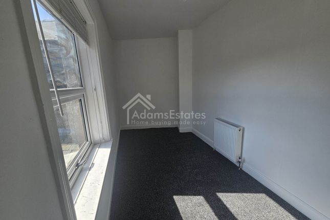 4, Fiddler Hill, Dewsbury photo 5