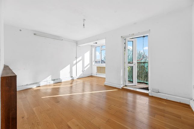 4-bed flat on 33, Chobham Gardens, London, £425,000