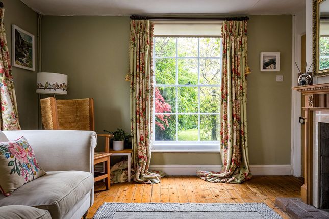 1 White Hart Cottages,, The Street, Cranleigh photo 4