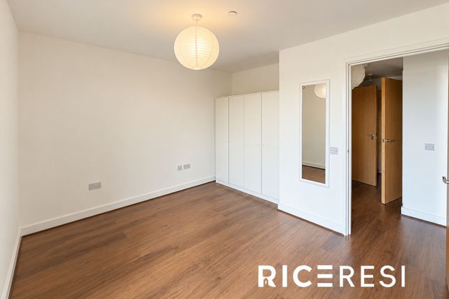 Flat 20, Da Vinci Torre, London photo 4