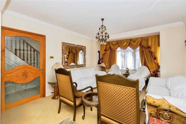 98, Queenborough Gardens, Ilford photo 2