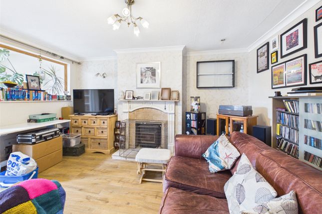 4, Victory Road, Stroud photo 2