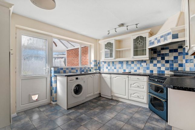 5, Whitewood Close, Worcester photo 2